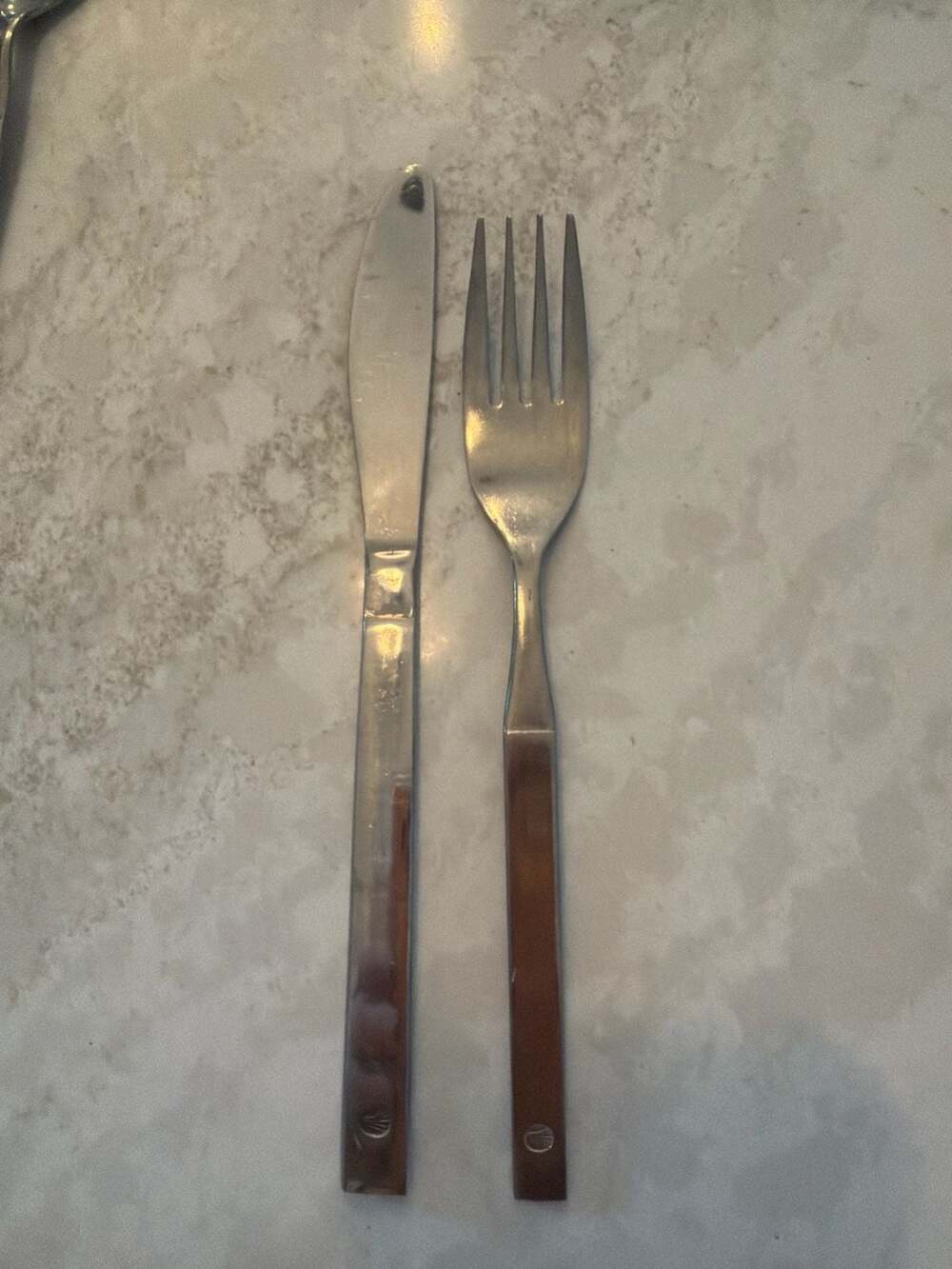 The Hallmark Collection THC Stainless Flatware Japan Sunburst Pattern Dinner Kni